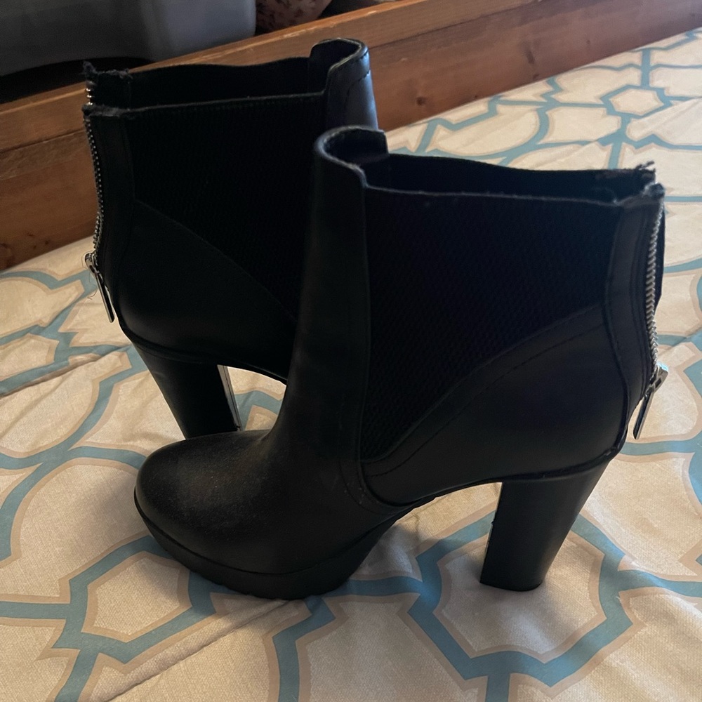 Like new Womens Steve Madden Black Leather Zip Up Platform Heeled Boots Sz 7.5